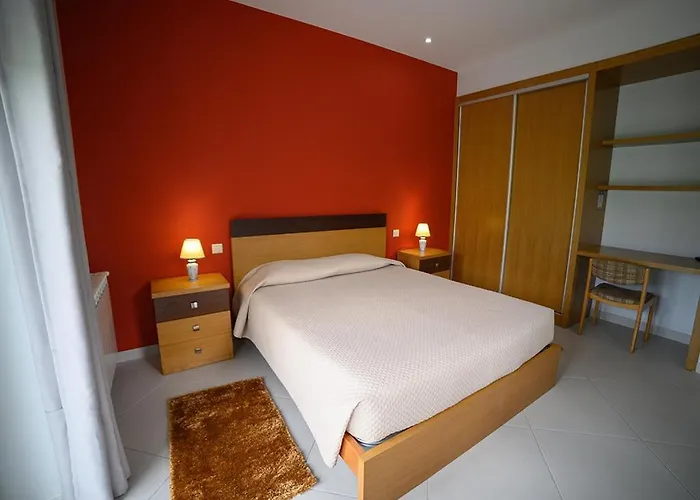 Funileiro, E Quartos Amares